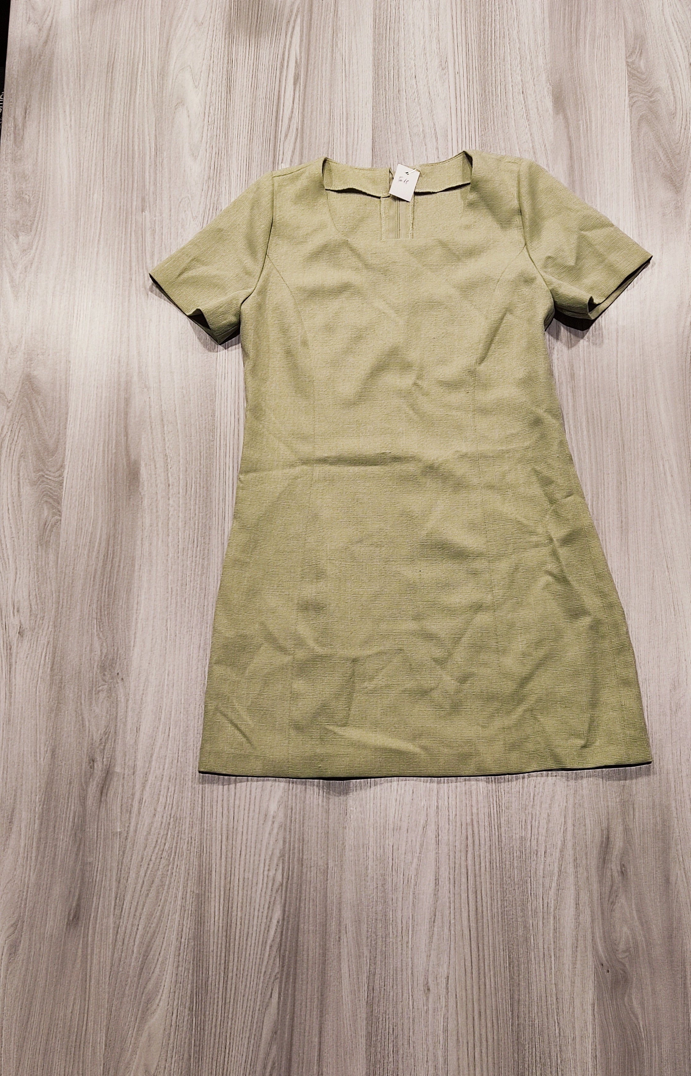 Világoszöld rövid ujjú egyberuha