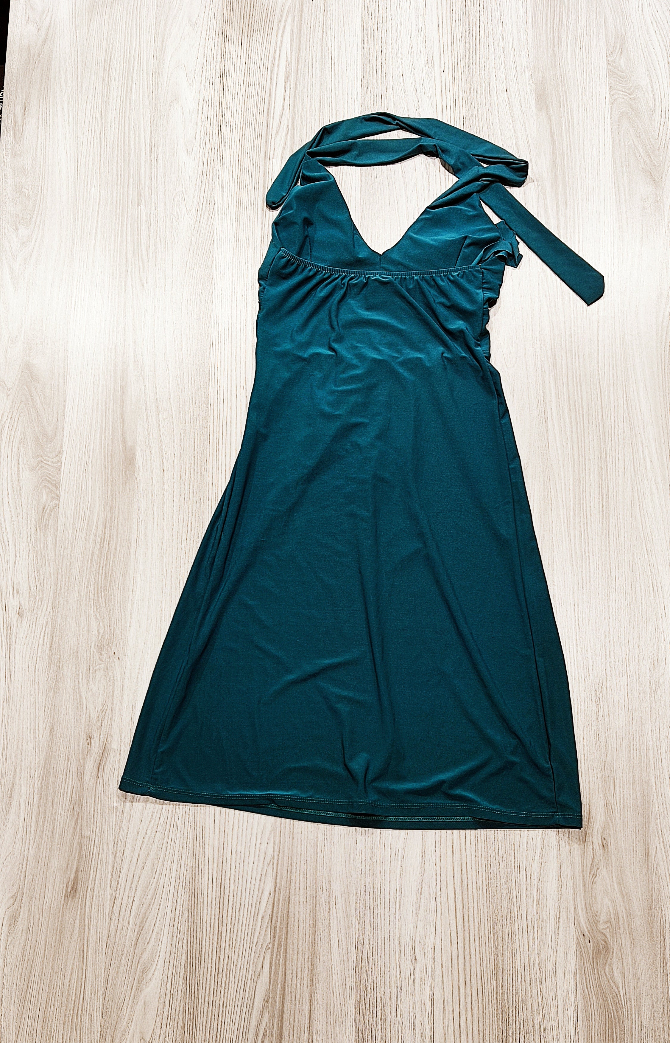 Zöld pántos alkalmi egyberuha