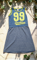 J & X kék-sárga „Brooklyn 99” ruha