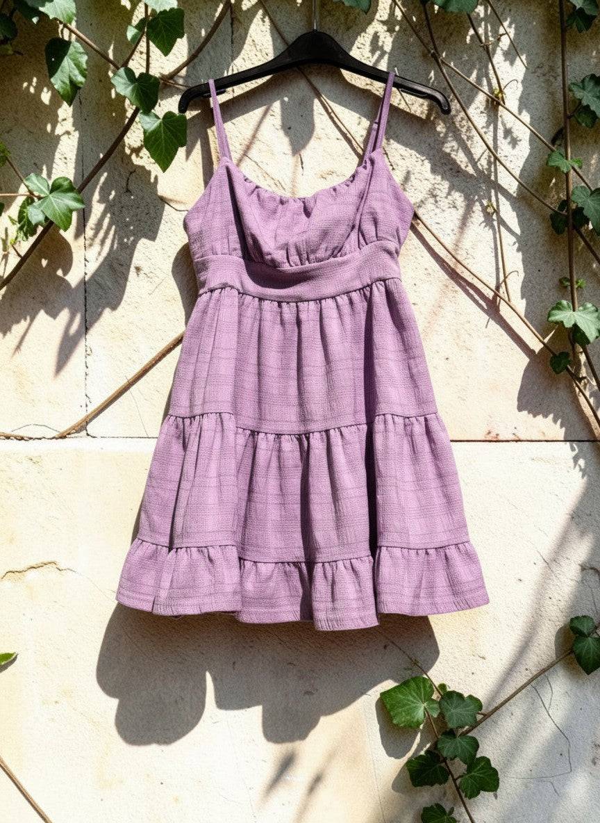 Lila fodros pántos miniruha