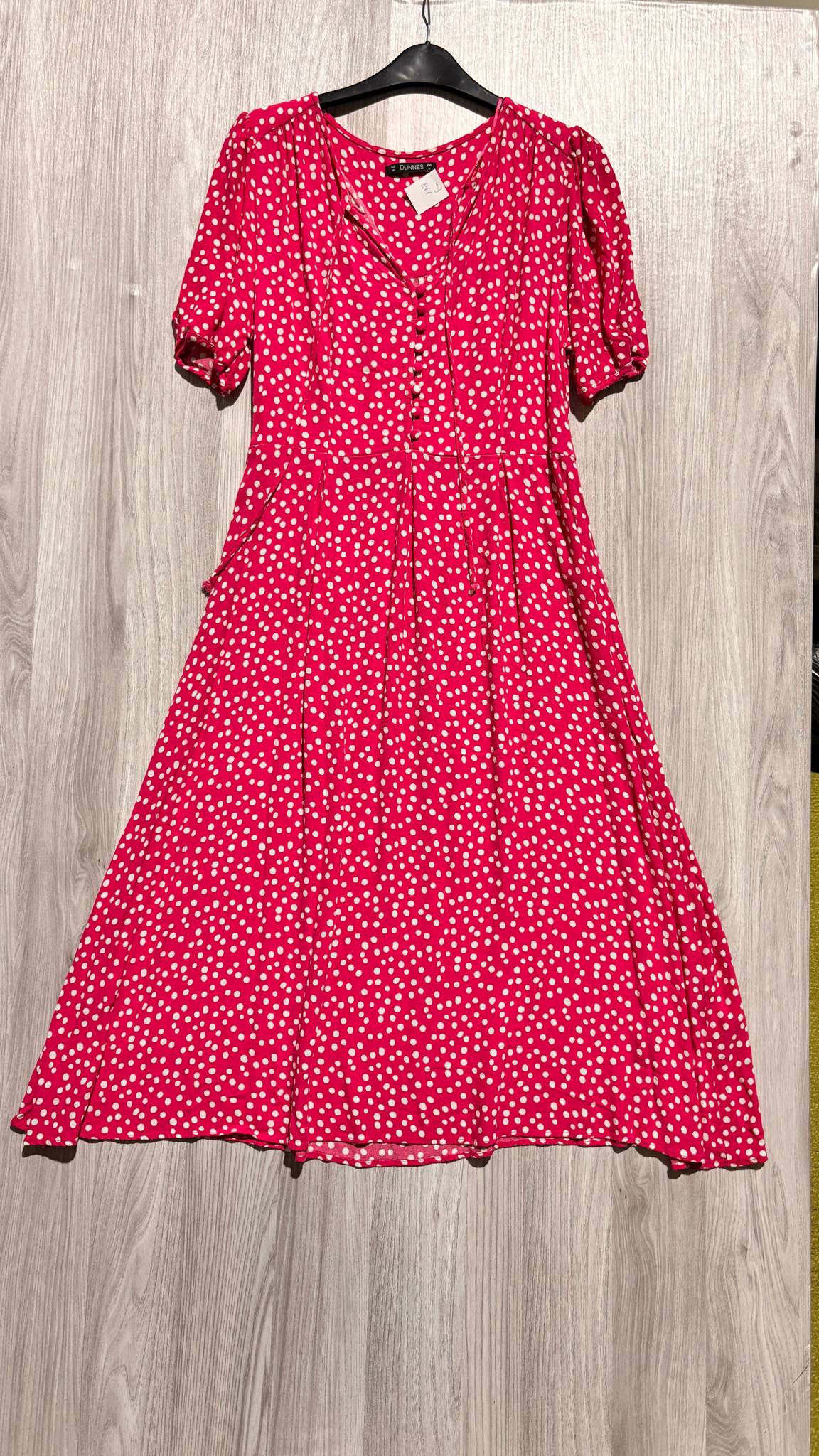 Dunnes pink-fehér pöttyös rövid ujjú midiruha