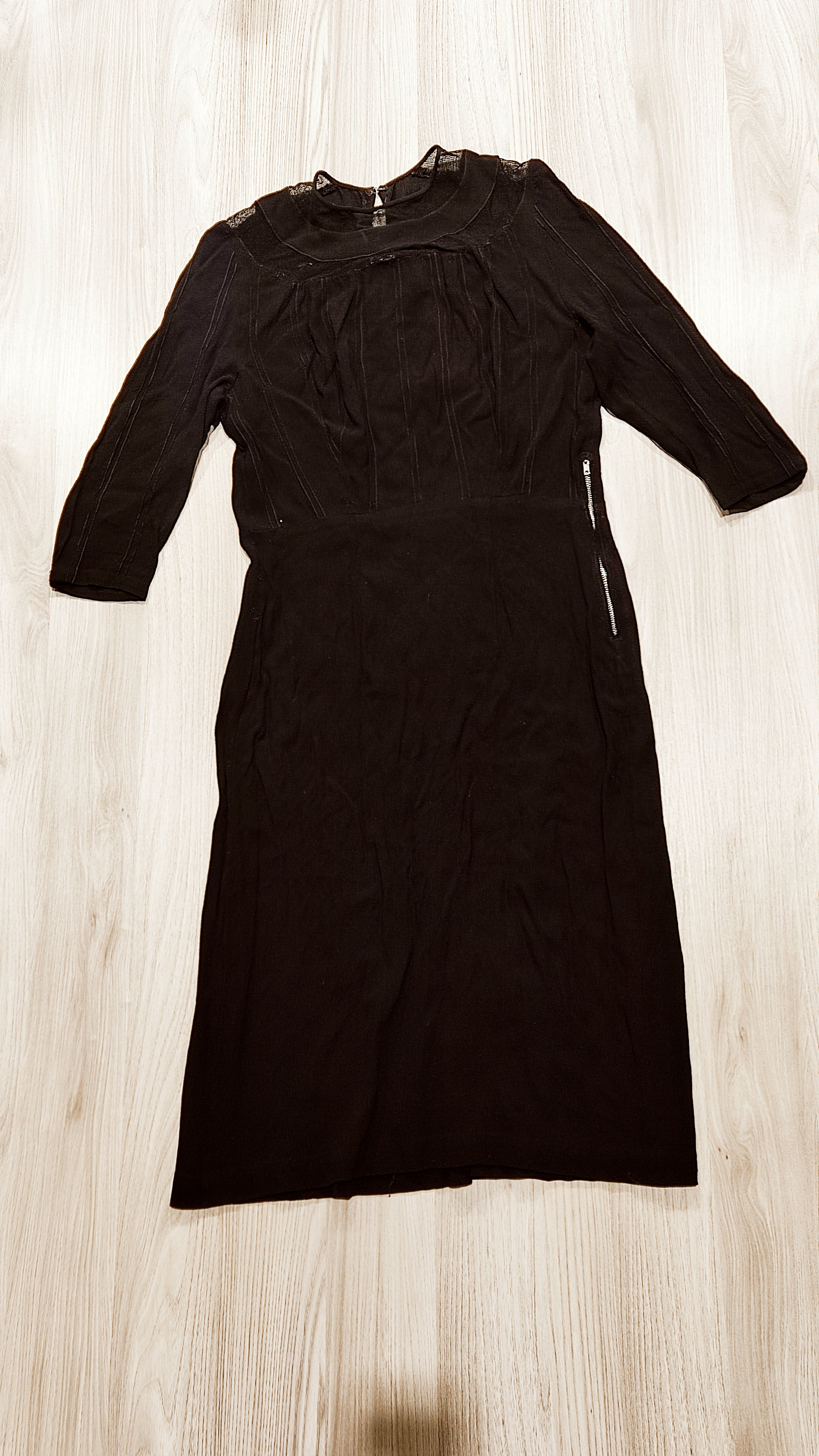 Fekete klasszikus egyberuha