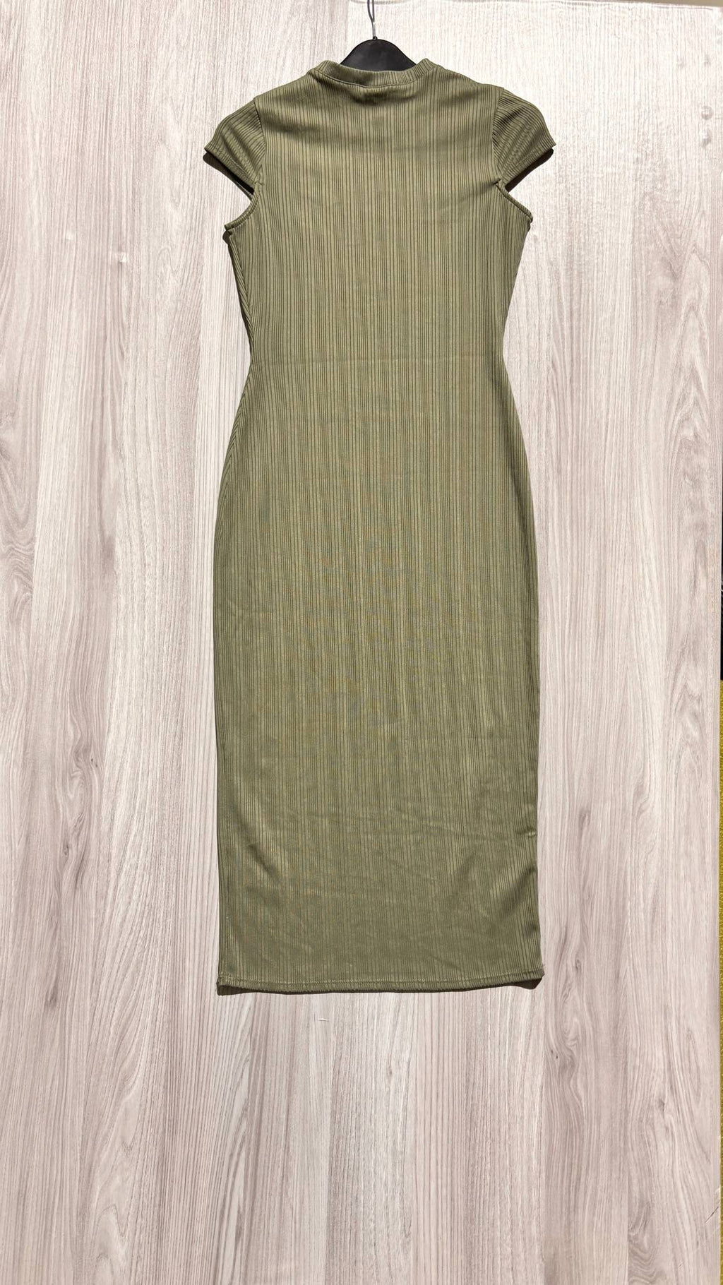 River Island khakizöld bordázott rövid ujjú testhezálló midiruha