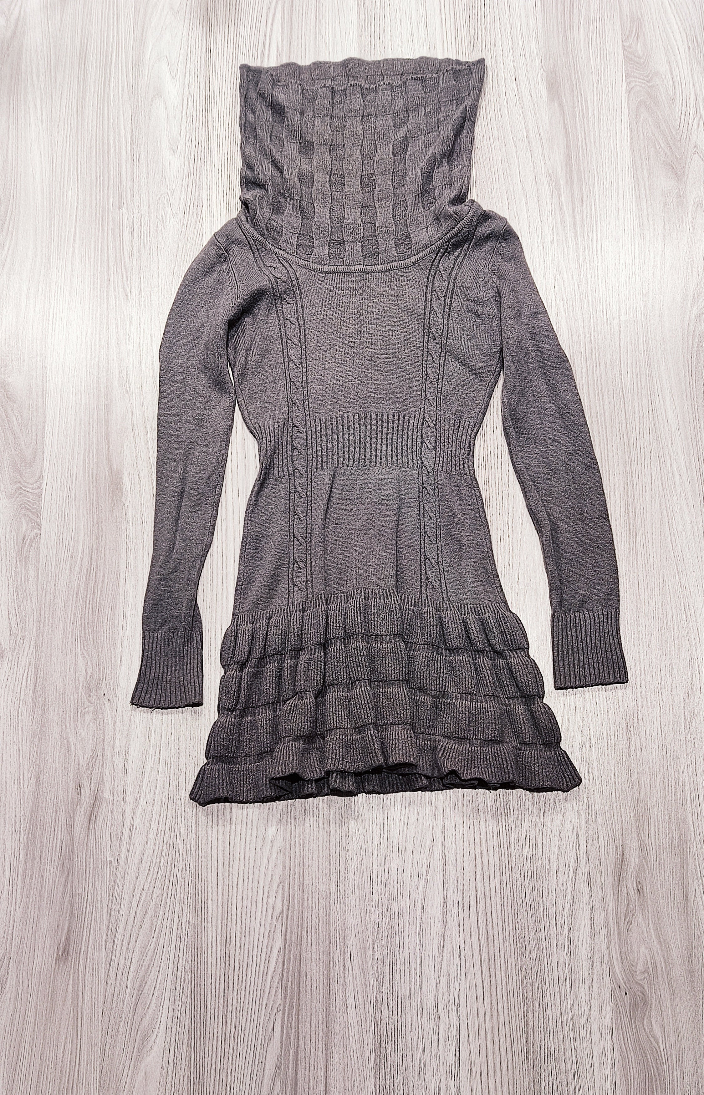 Kötött garbós egyberuha