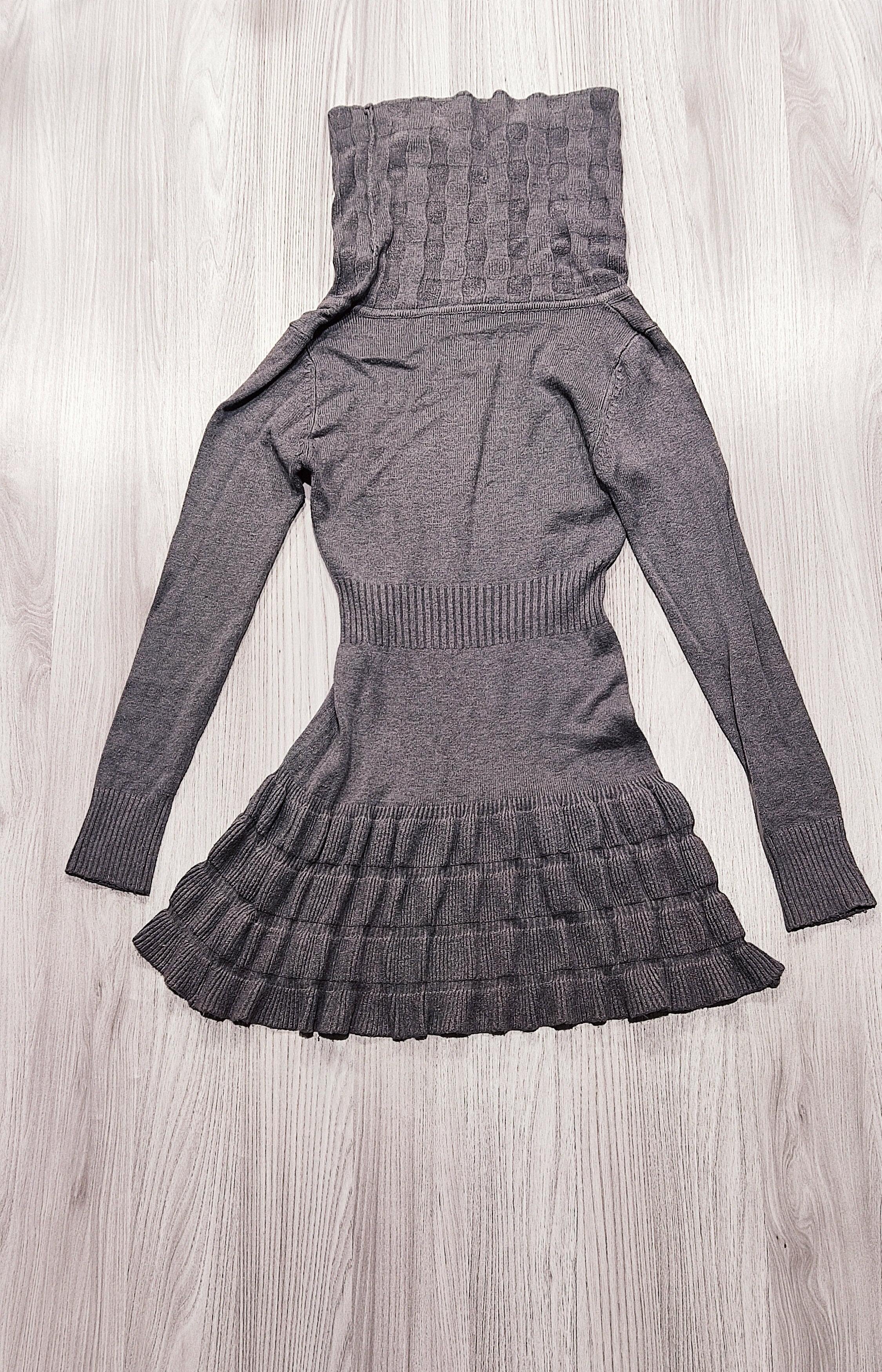 Kötött garbós egyberuha