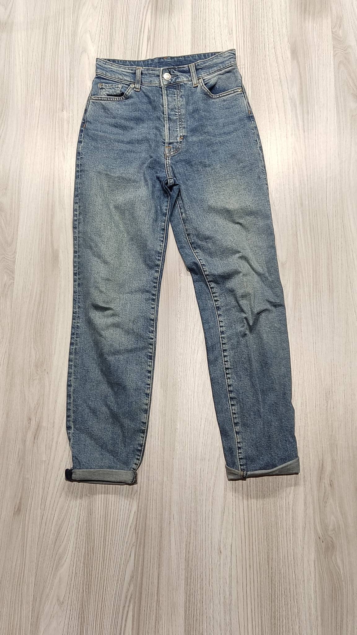 H&M világoskék felhajtott mom jeans