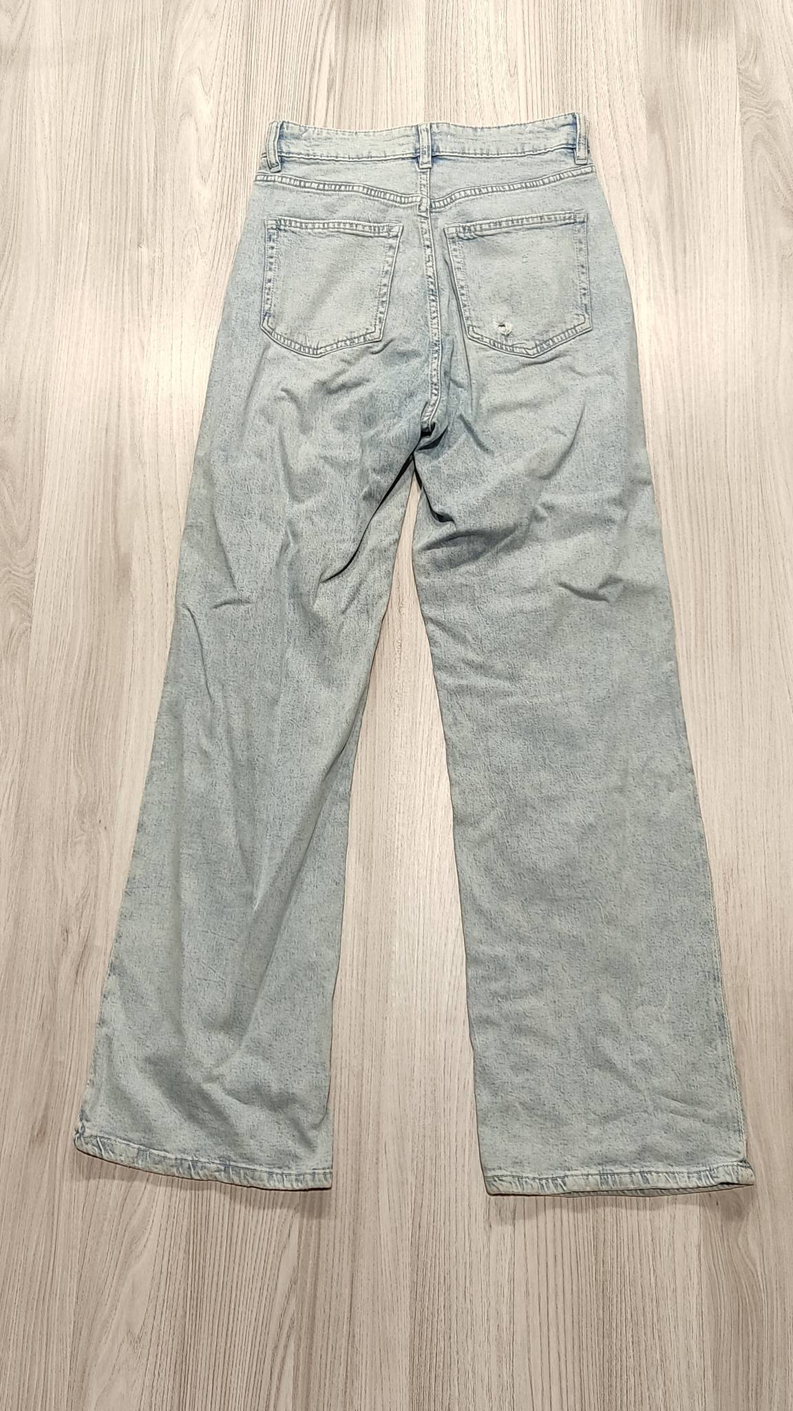 H&M világoskék szaggatott farmer