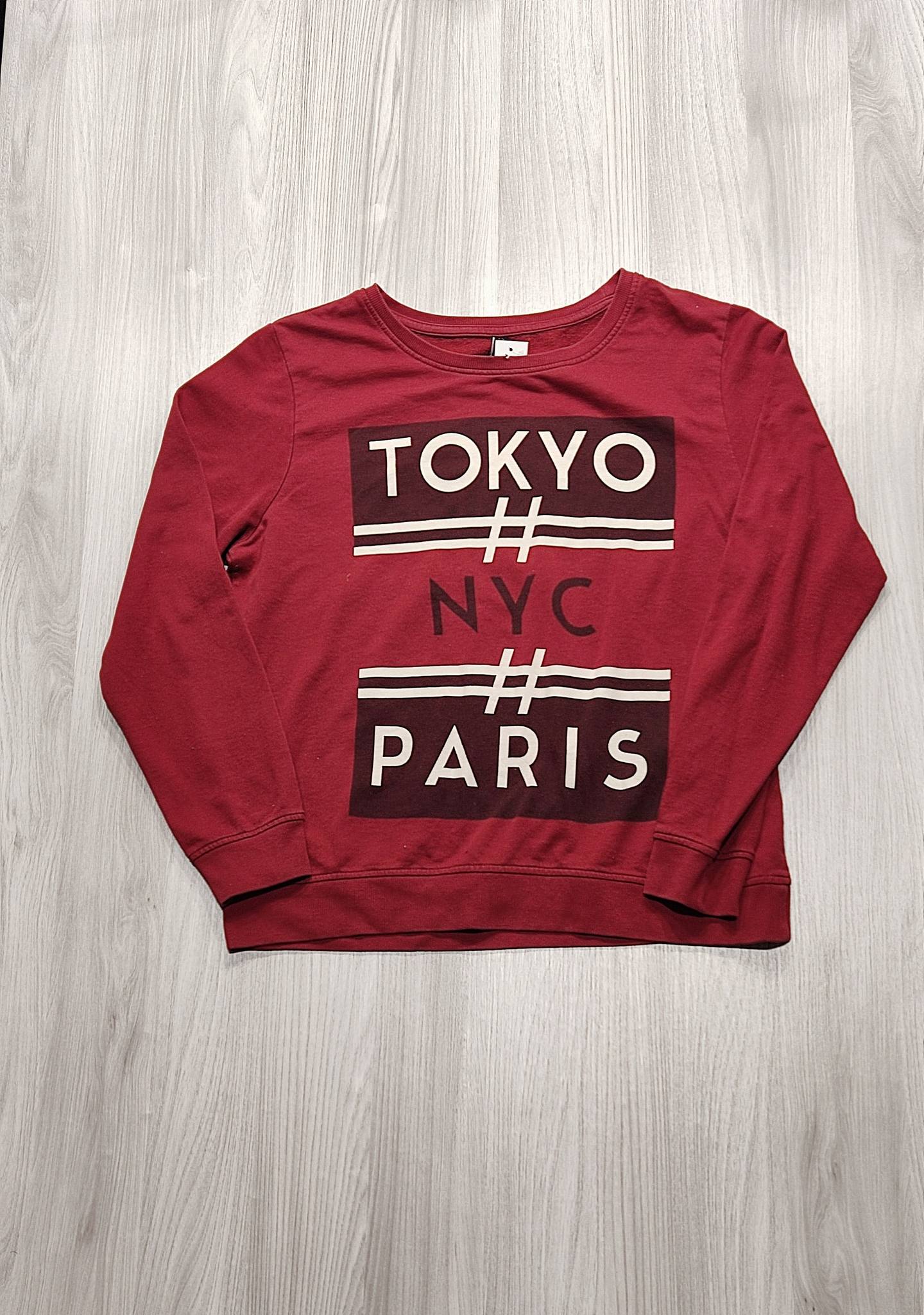 FB Sister piros "Tokyo NYC Paris" pulóver