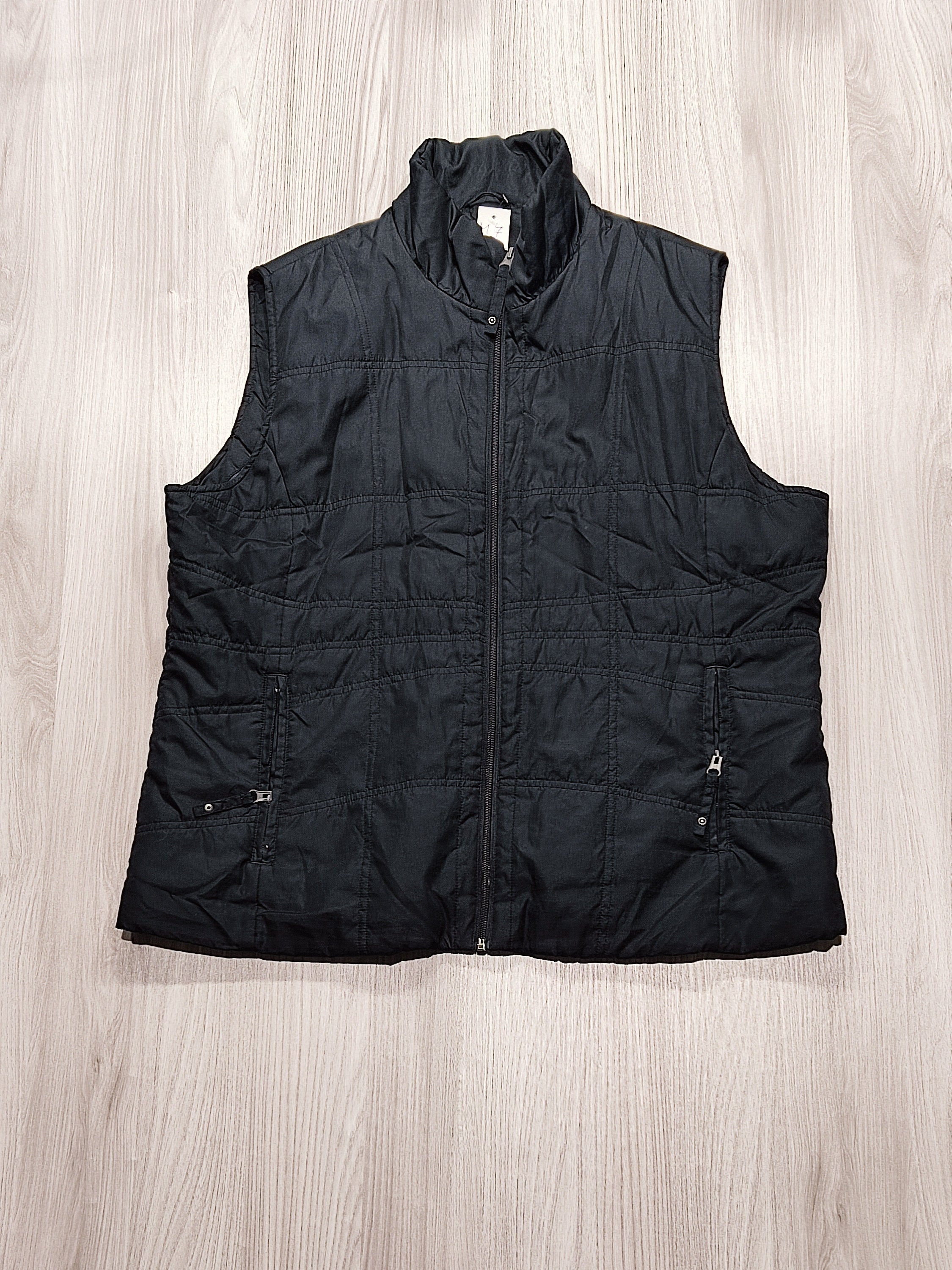 Fekete steppelt mellény