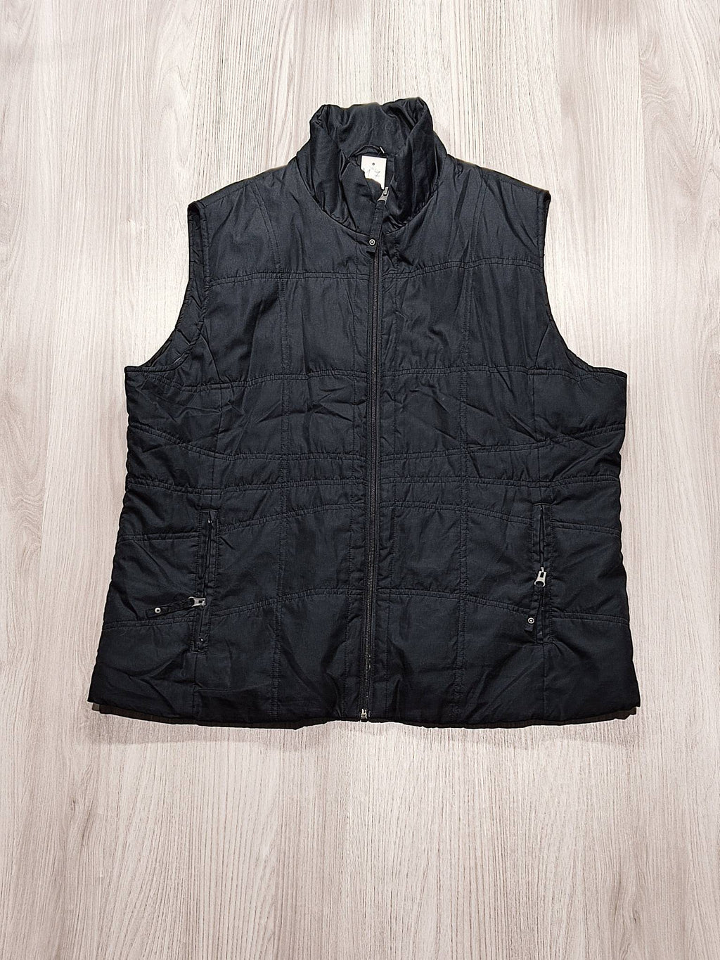 Fekete steppelt mellény