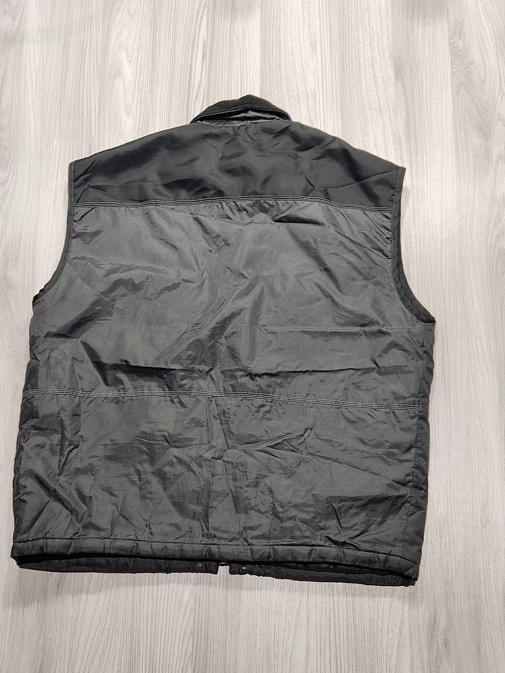 Fekete fényes zsebes mellény, fleece gallér