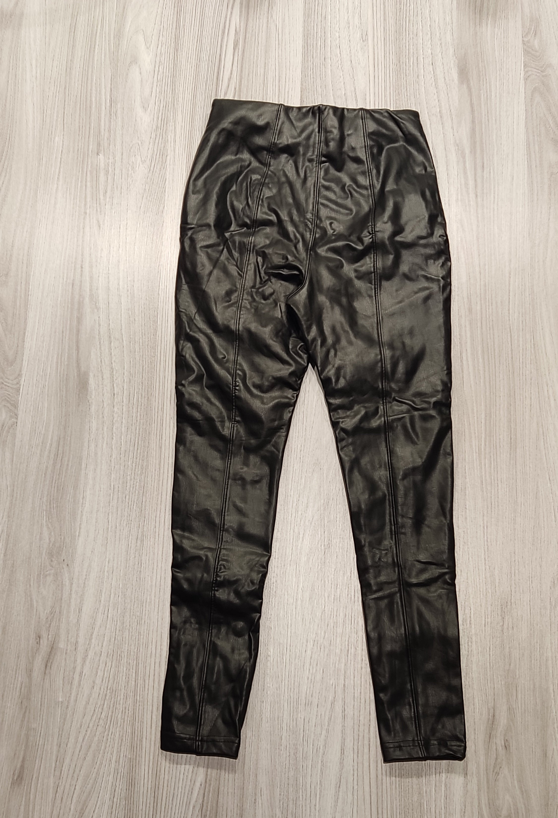 New Look fekete mûbõr nadrág