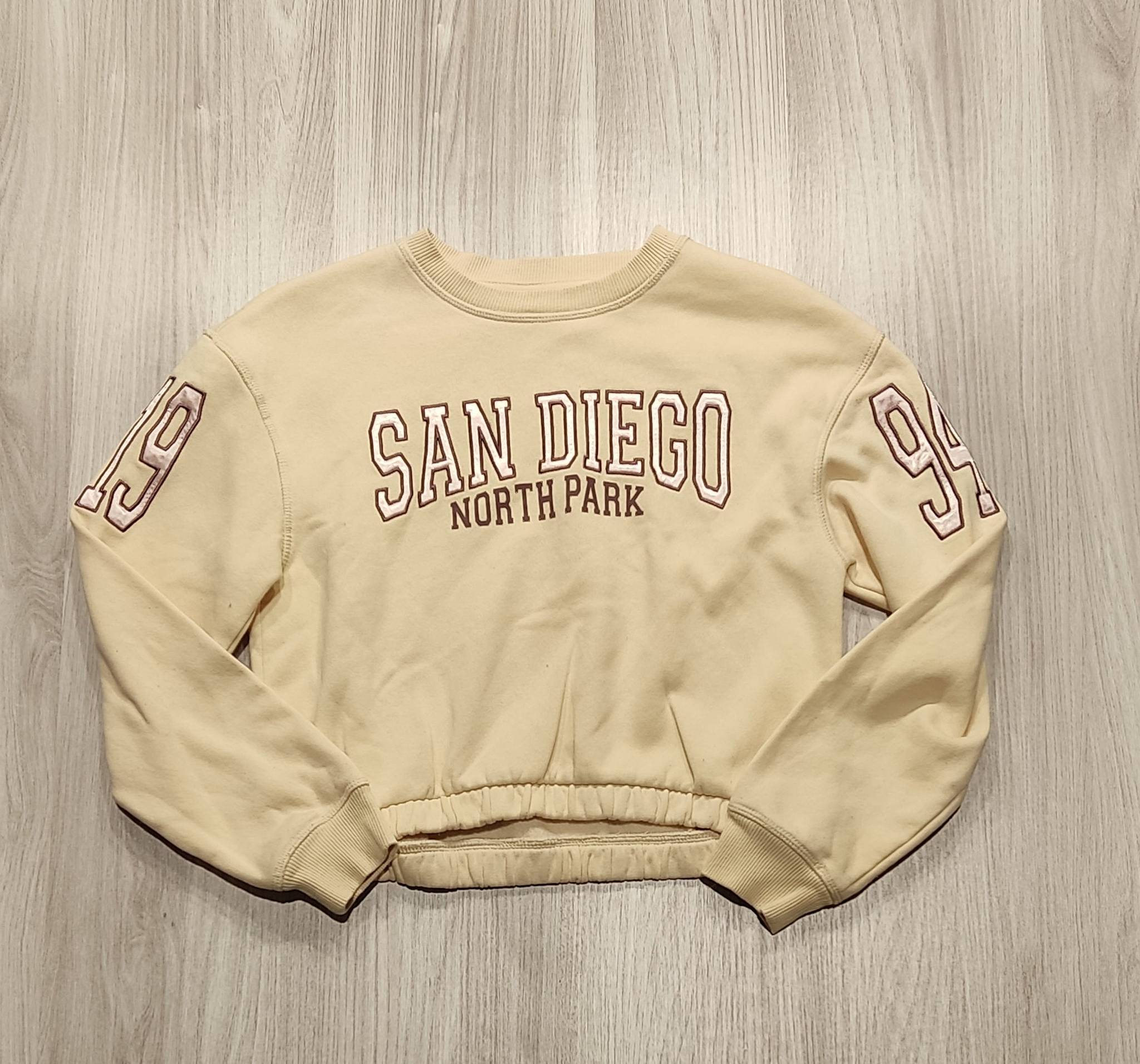 Primark krém „San Diego” rövid fazonú pulóver