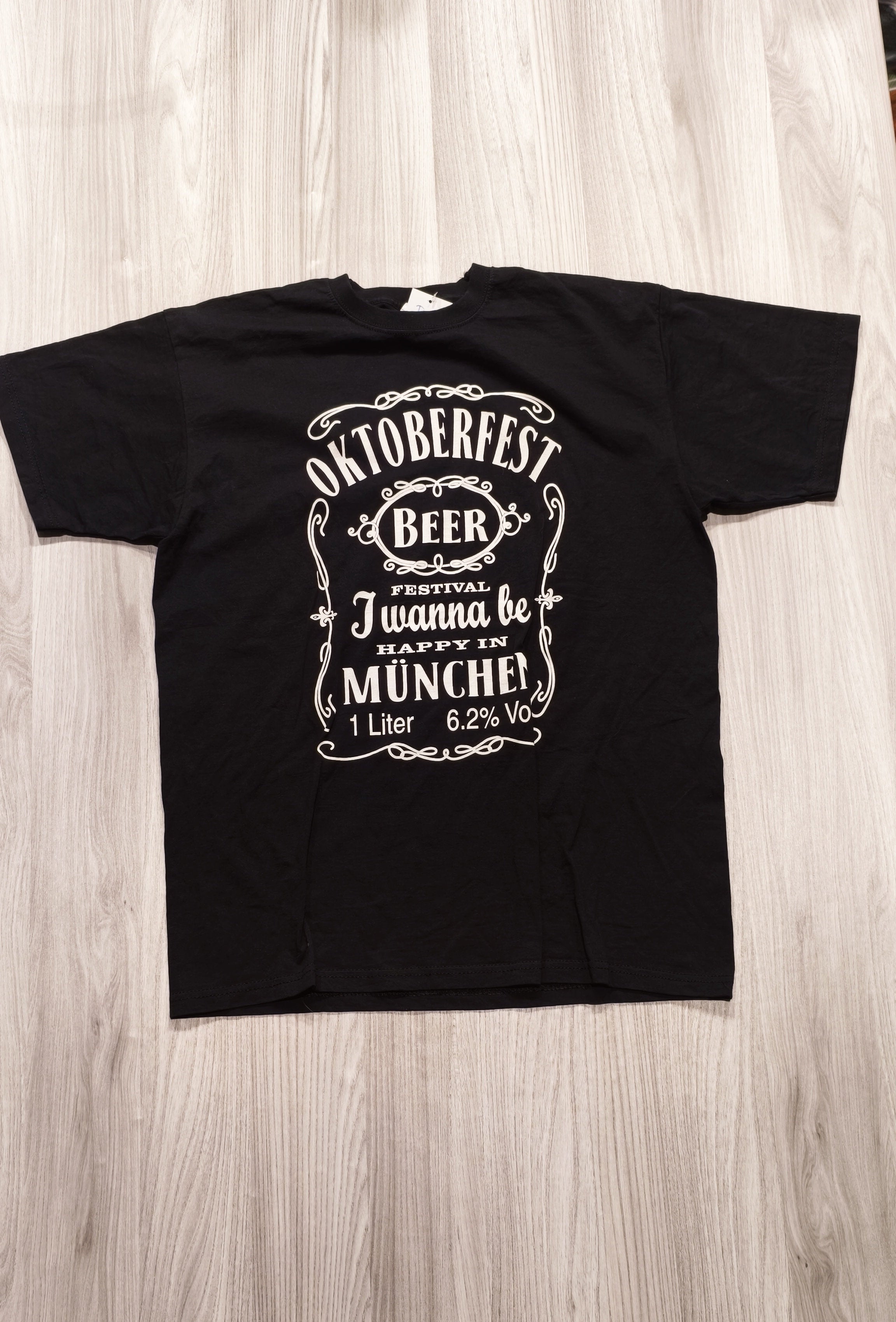 Fruit of the Loom fekete Oktoberfest mintás póló
