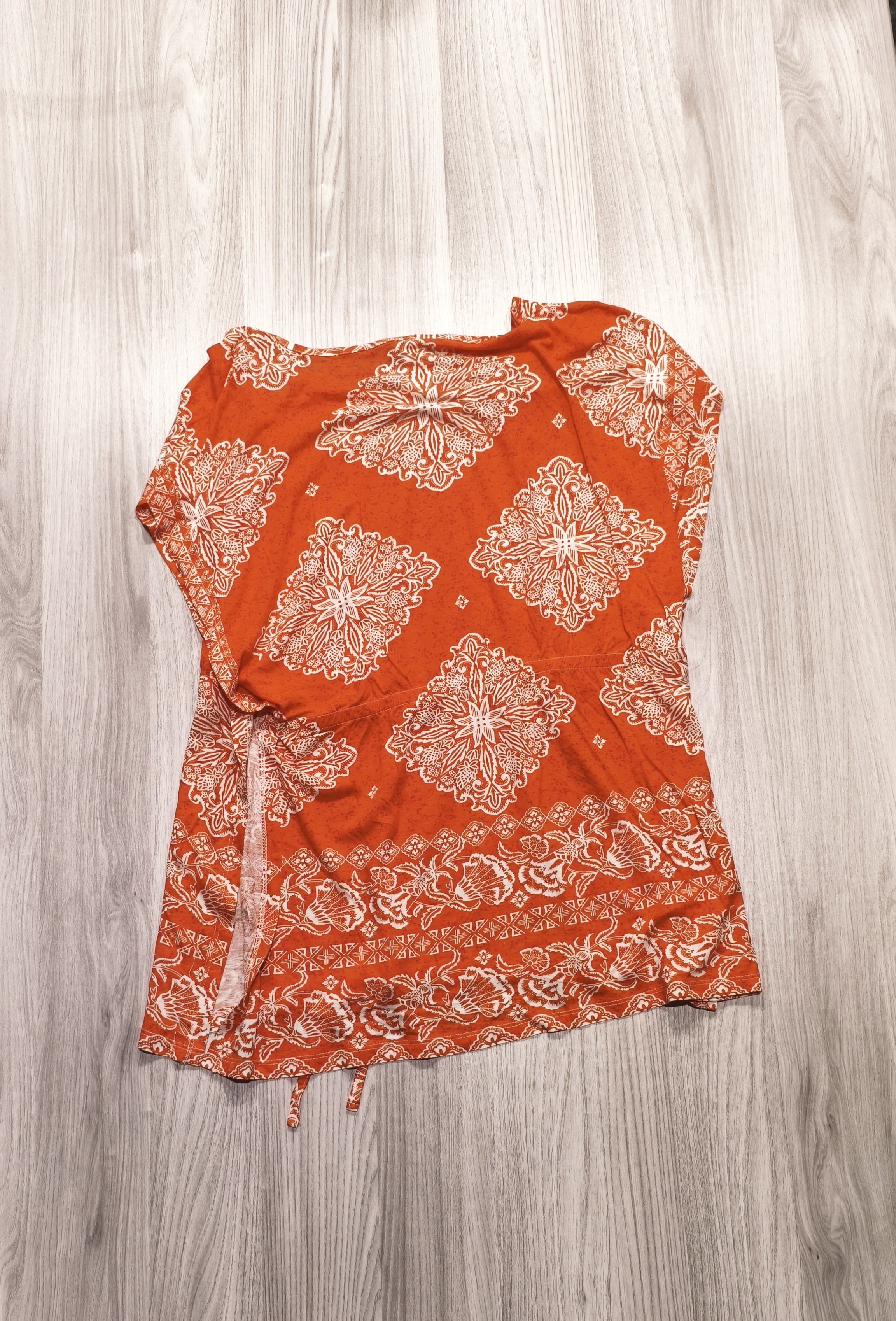 Amisu narancssárga mintás megkötõs felsõ