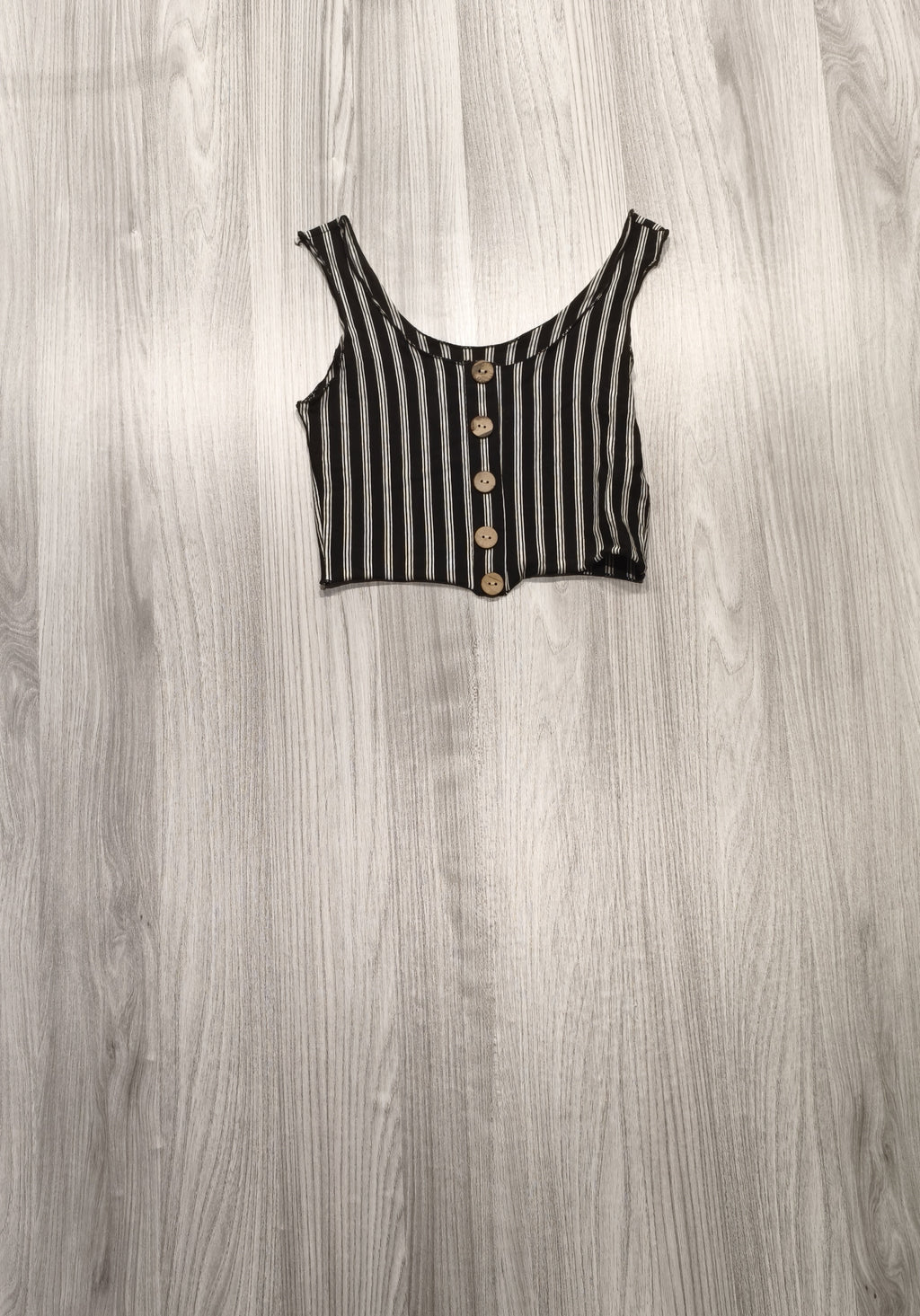 Csíkos rövid fazonú crop top gombokkal