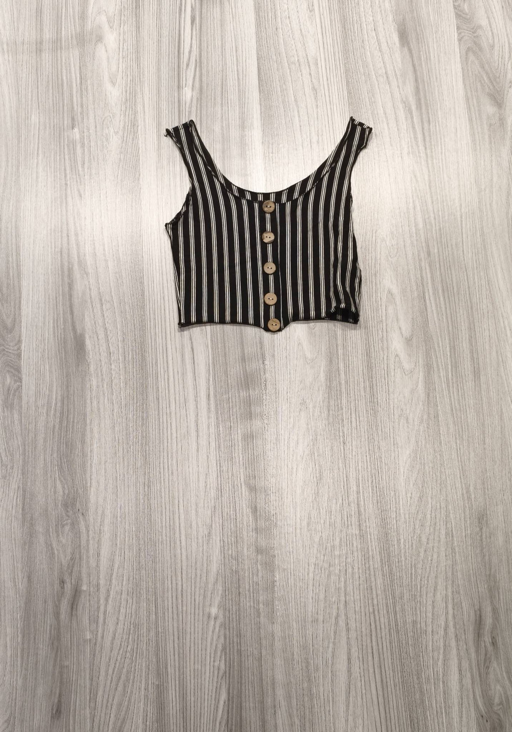 Csíkos rövid fazonú crop top gombokkal
