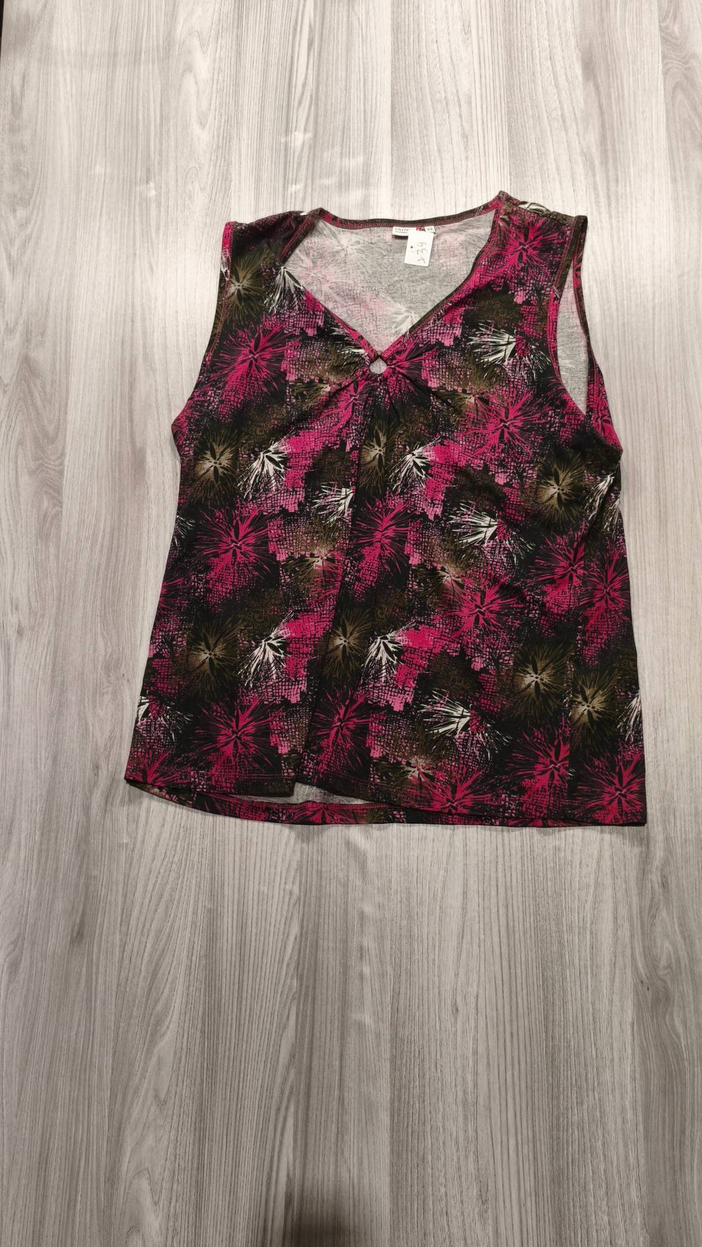 Outfit ujjatlan mintás felsõ