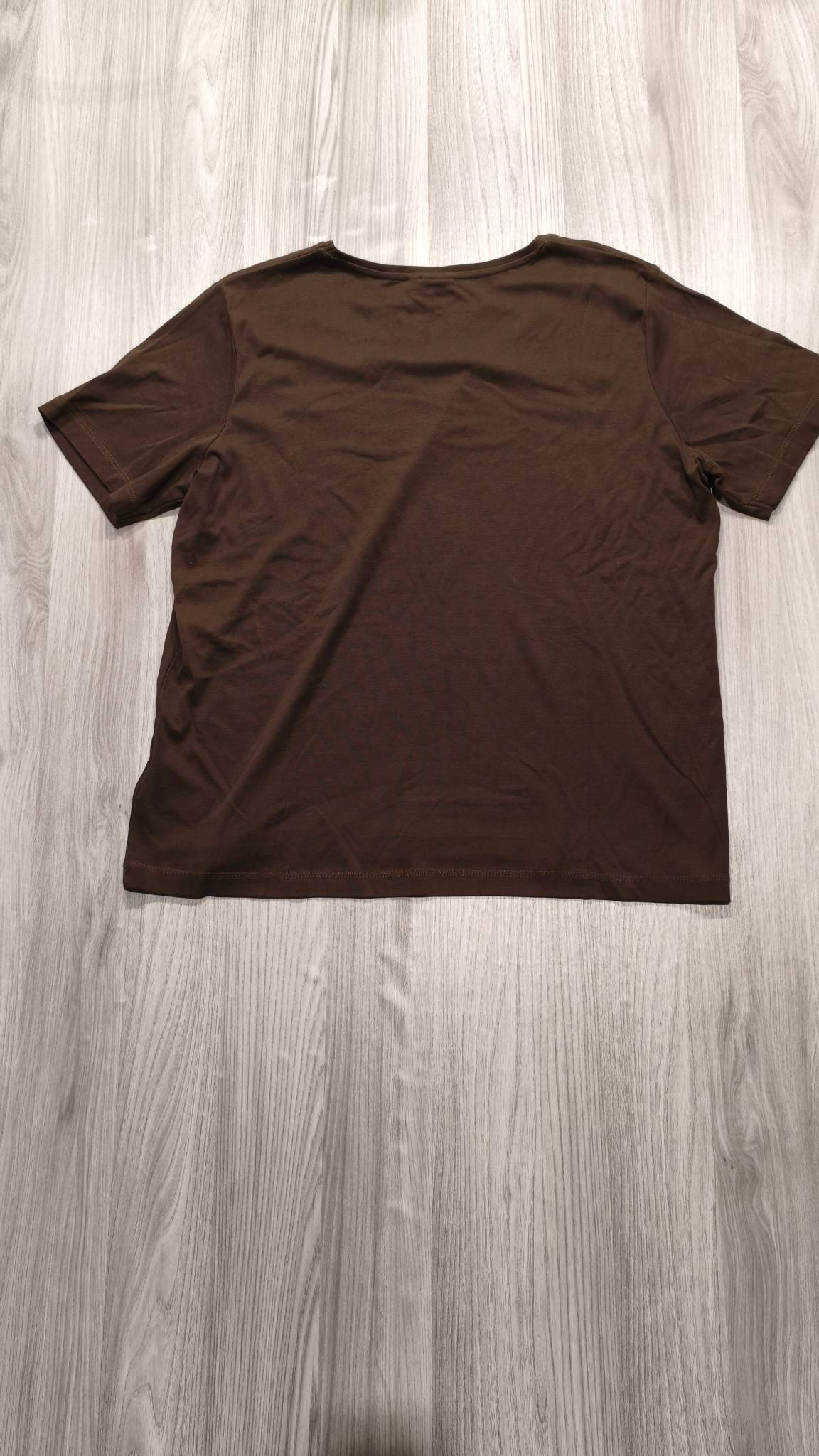 Outfit barna rövid ujjú felsõ