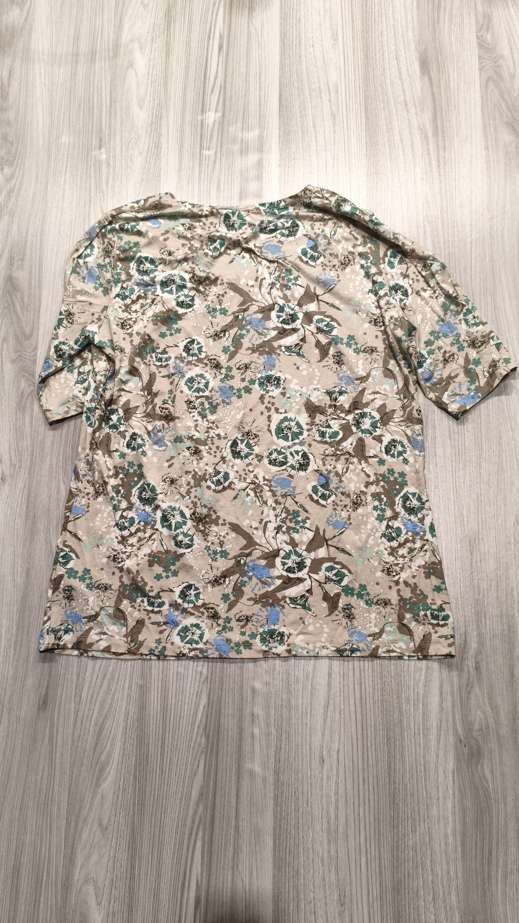 Outfit virágmintás rövid ujjú felsõ