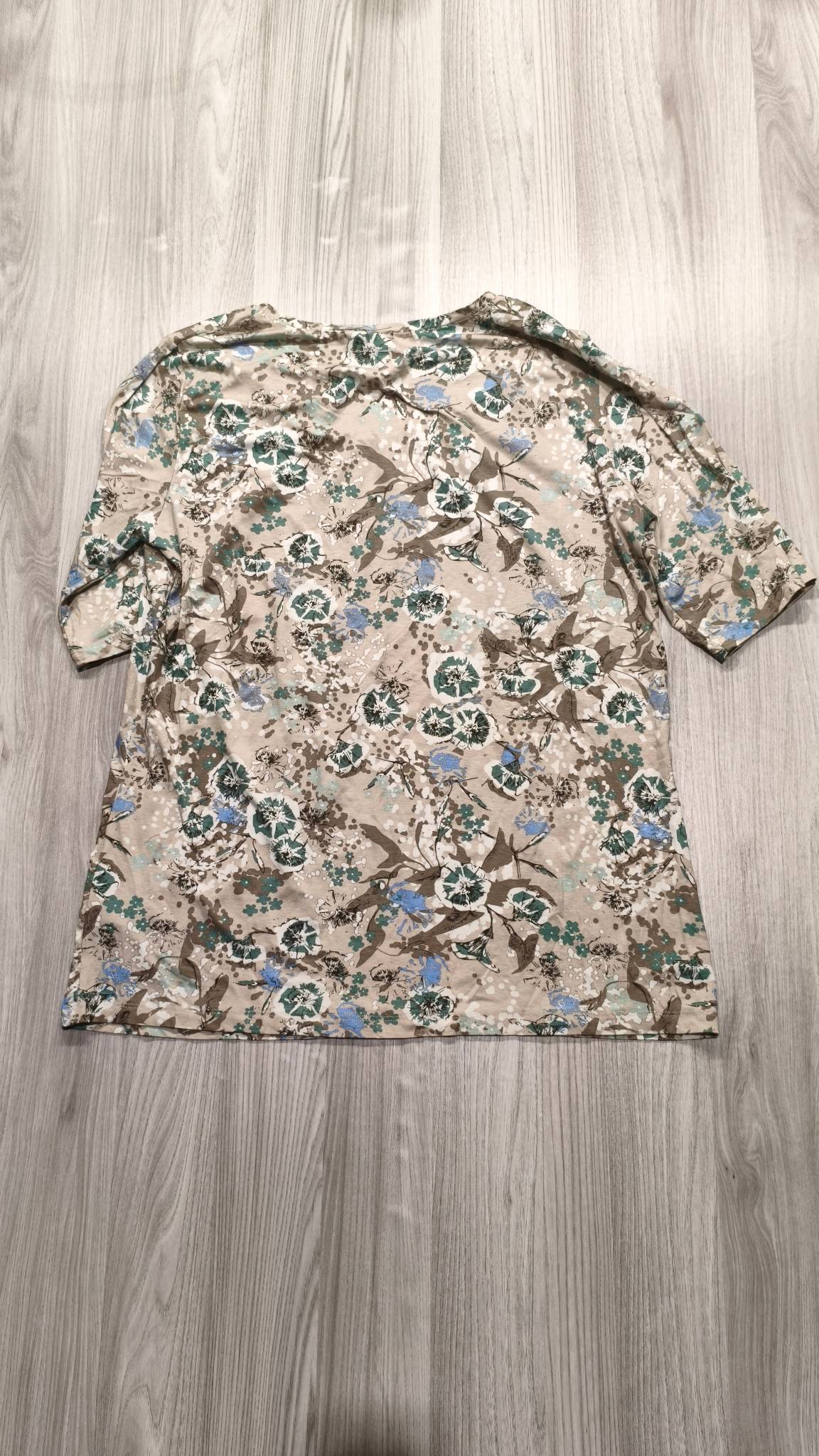 Outfit virágmintás rövid ujjú felsõ